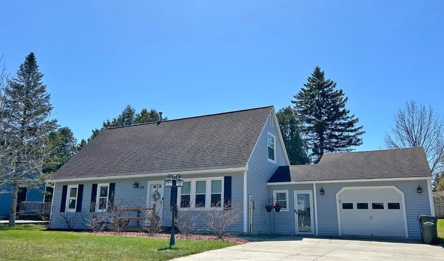 19 Lori Ln, Burlington, VT 05408 - 4 Beds, 2 Bath