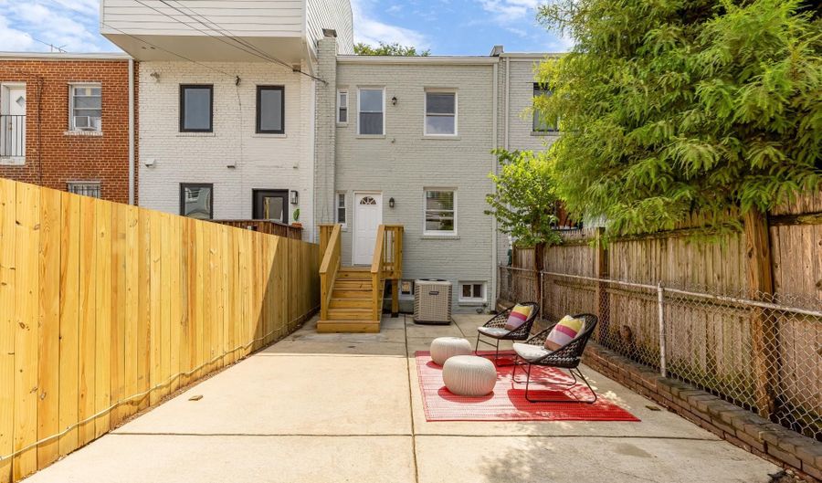 320 19TH St NE, Washington, DC 20002 - 3 Beds, 4 Bath