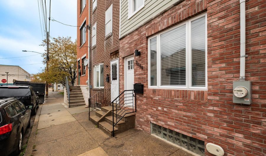 2049 E LETTERLY St, Philadelphia, PA 19125 - 3 Beds, 3 Bath