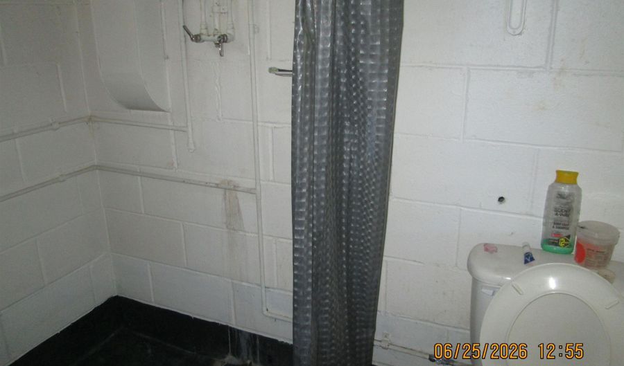 202 E 14 St, Atlantic, IA 50022 - 4 Beds, 3 Bath