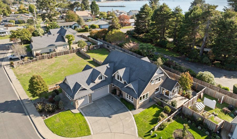 7208 EDGE CLIFF Dr, Brookings, OR 97415 - 3 Beds, 3 Bath