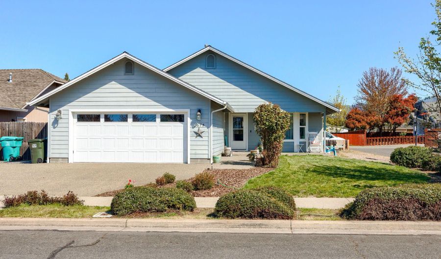 2675 Esther Ln, Grants Pass, OR 97527 - 3 Beds, 2 Bath