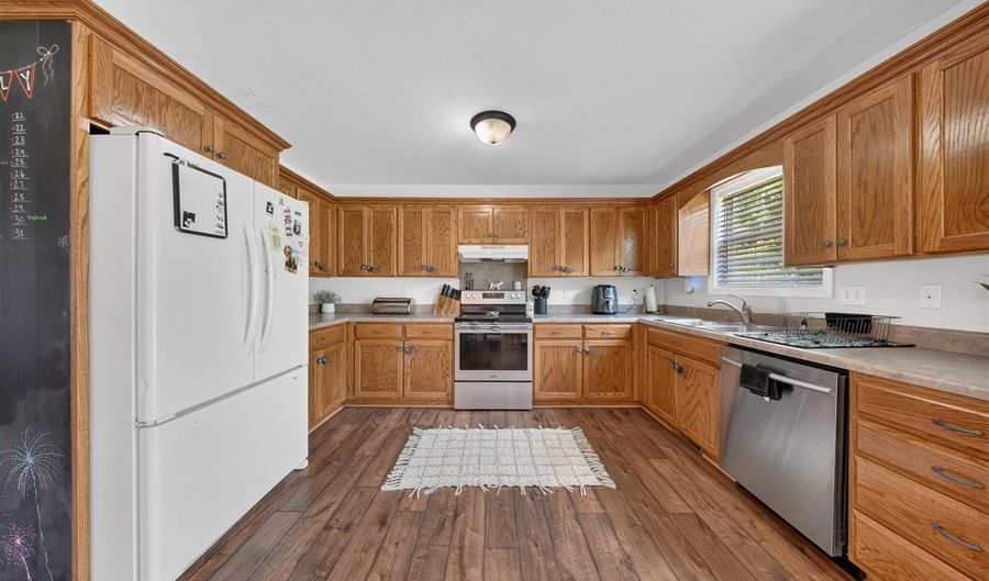 115 Apple St, Auburn, KY 42206 - 3 Beds, 2 Bath