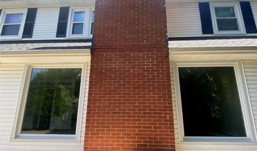456 Sunset View Dr, Akron, OH 44320 - 3 Beds, 3 Bath
