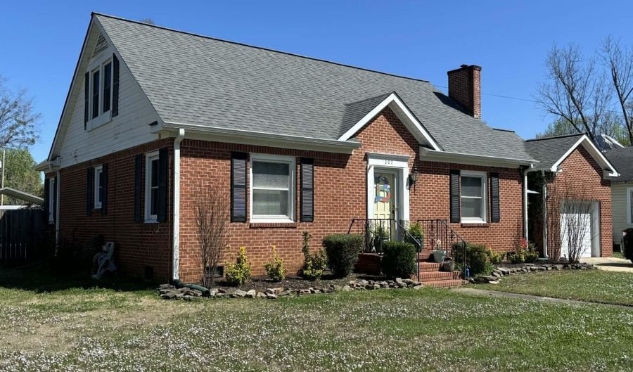 207 S 7th St, Amory, MS 38821 - 3 Beds, 2 Bath