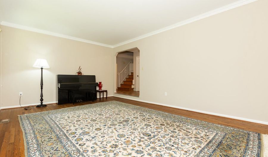11217 HAWHILL END, Potomac, MD 20854 - 4 Beds, 4 Bath