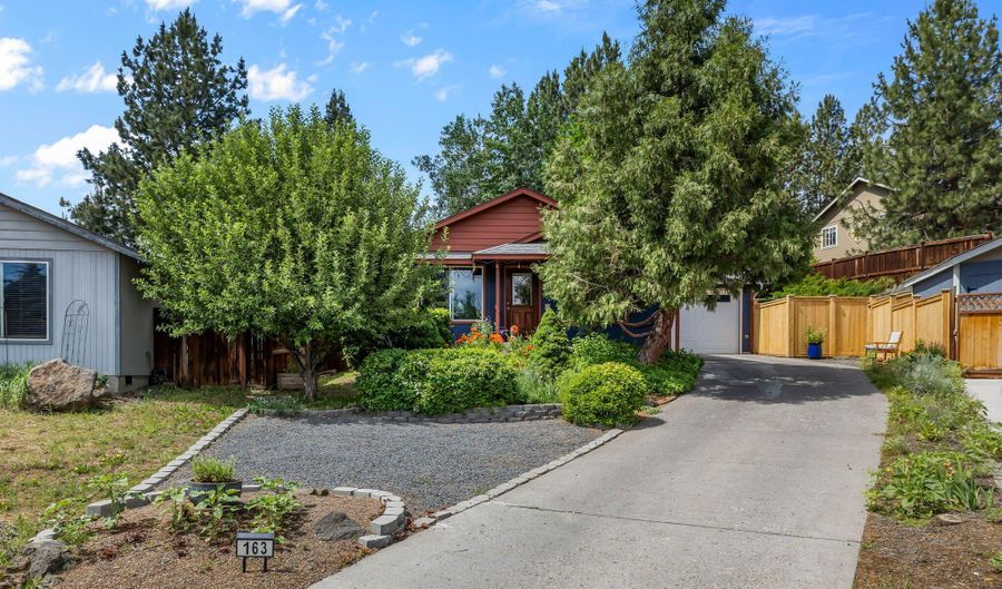 163 SE Dorrie Ct, Bend, OR 97702 - 3 Beds, 2 Bath