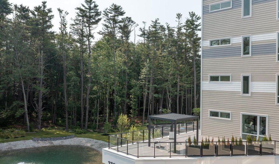 267 US Route 1, Falmouth, ME 04105 - 2 Beds, 2 Bath