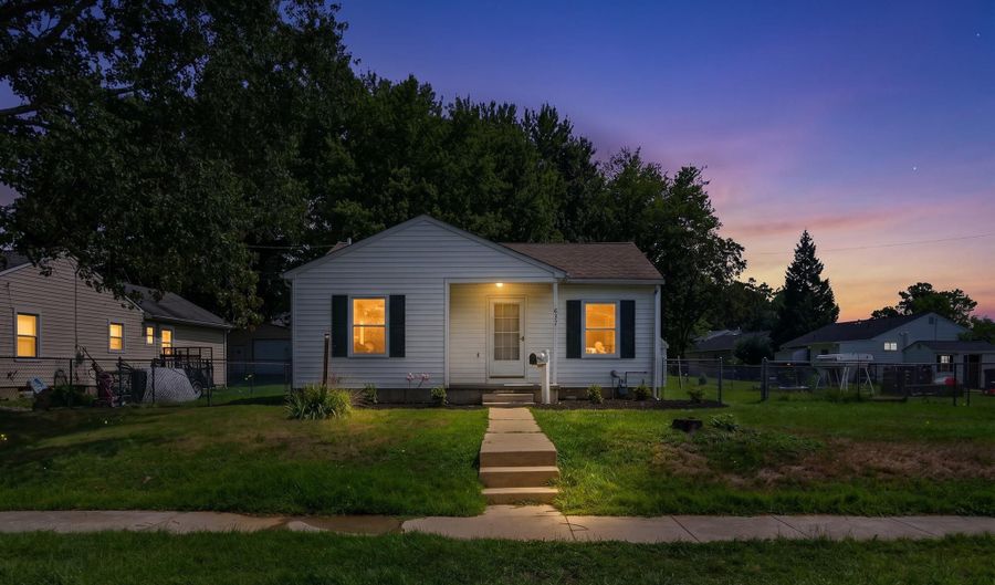 637 MARKET St, Aberdeen, MD 21001 - 4 Beds, 2 Bath
