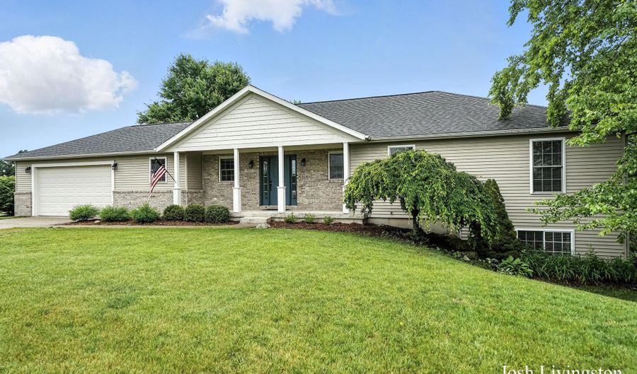 9337 Andrew Farms Dr, Alto, MI 49302 - 5 Beds, 4 Bath