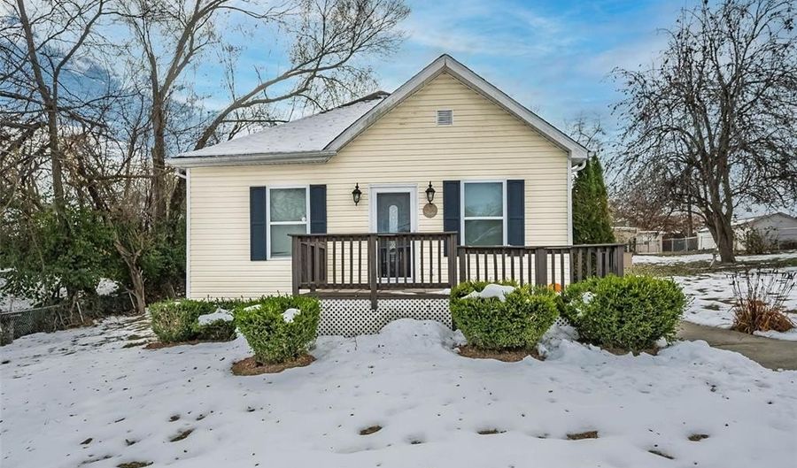 401 Mildred St, Alton, IL 62002 - 3 Beds, 2 Bath