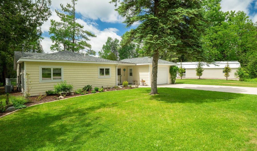 7170 Spring St, Alanson, MI 49706 - 6 Beds, 2 Bath