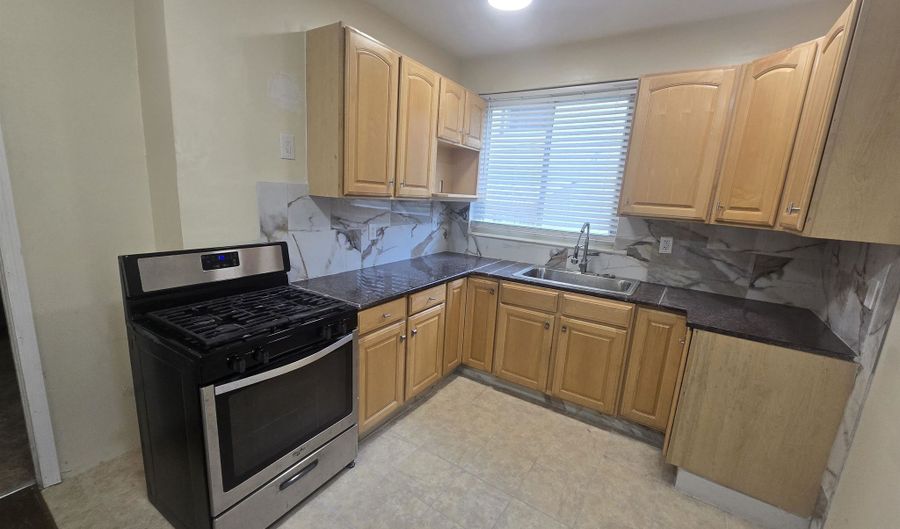 6 W 35TH St 1, Bayonne, NJ 07002 - 2 Beds, 1 Bath
