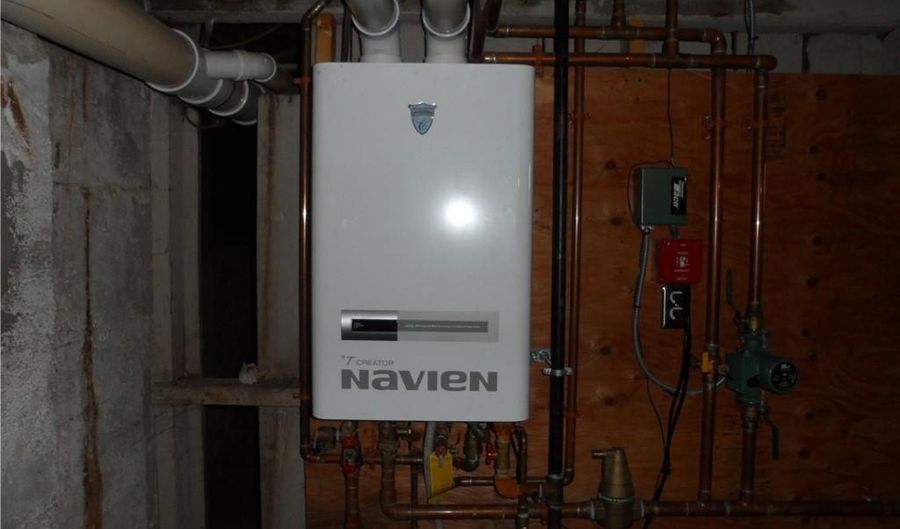 68 Evarts St, Newport, RI 02840 - 2 Beds, 1 Bath