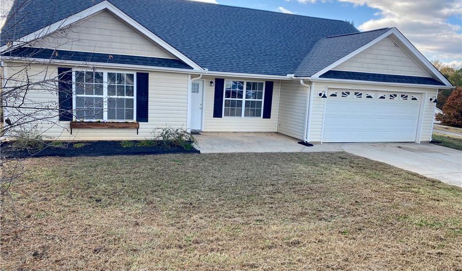 2 Sturbridge Ct, Belton, SC 29627 - 4 Beds, 2 Bath