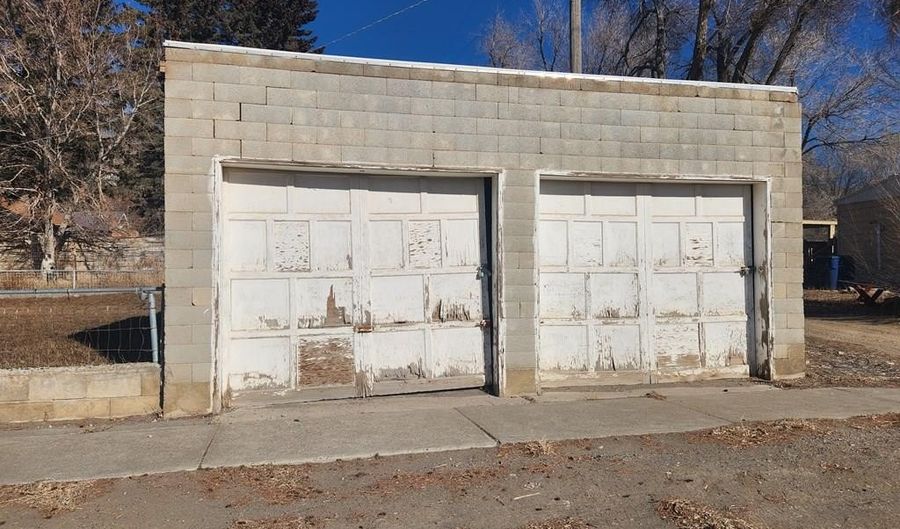 204 Grand Ave, Arco, ID 83213 - 2 Beds, 1 Bath