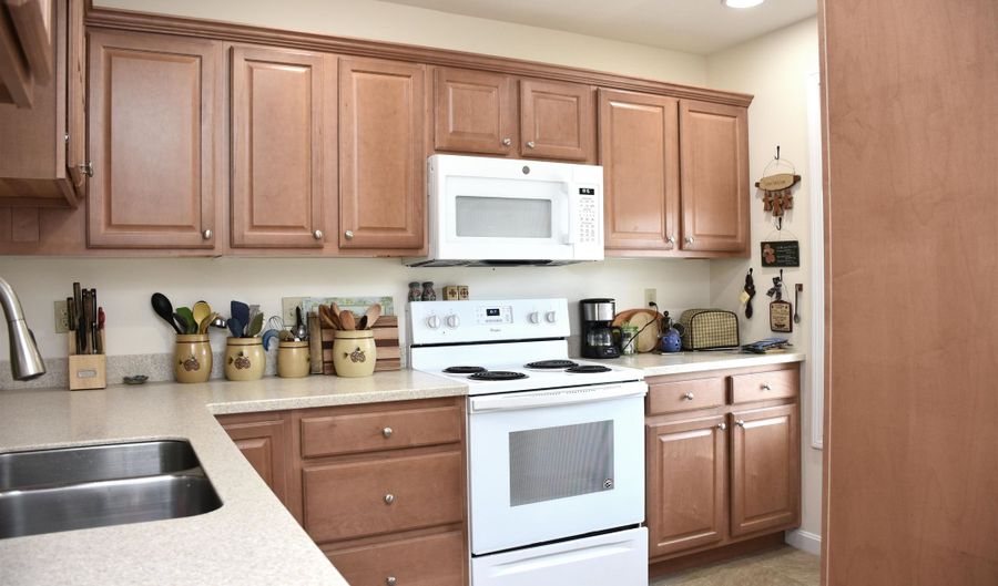 107 Hideaway Dr Unit 19, Berlin, VT 05641 - 2 Beds, 3 Bath