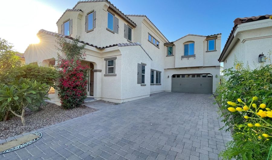 2902 E EBONY Dr, Chandler, AZ 85286 - 3 Beds, 3 Bath