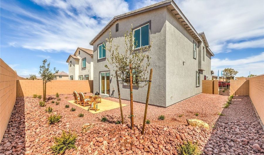 561 Mountain Robin Ave, Henderson, NV 89011 - 5 Beds, 3 Bath