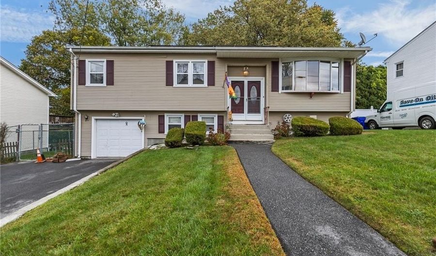 7 Laurel St, North Providence, RI 02911 - 3 Beds, 1 Bath