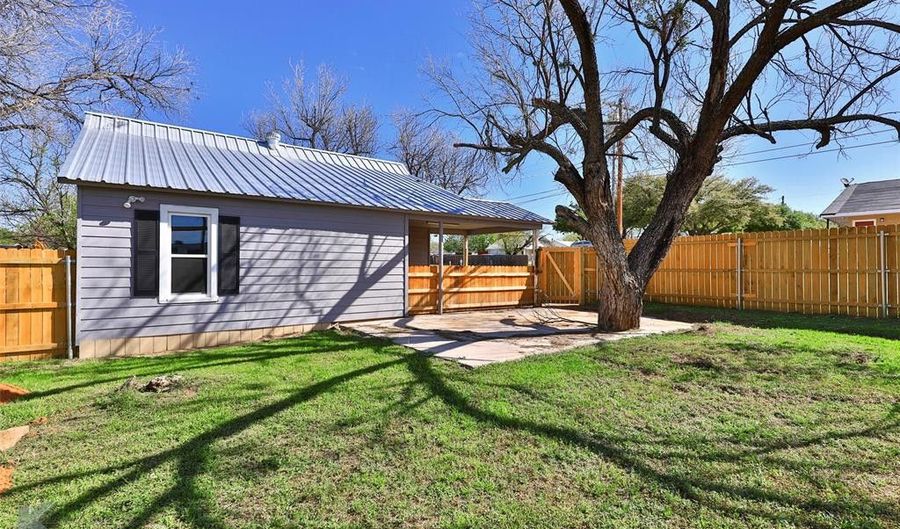357 Greer St, Albany, TX 76430 - 2 Beds, 2 Bath