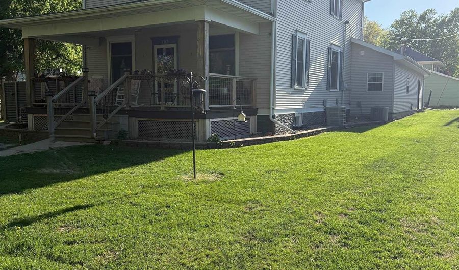 1113 10Th St, Aurora, NE 68818 - 5 Beds, 3 Bath