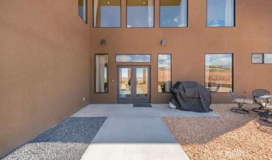 950 S Shelter Cove Dr, Big Water, UT 84741 - 4 Beds, 5 Bath