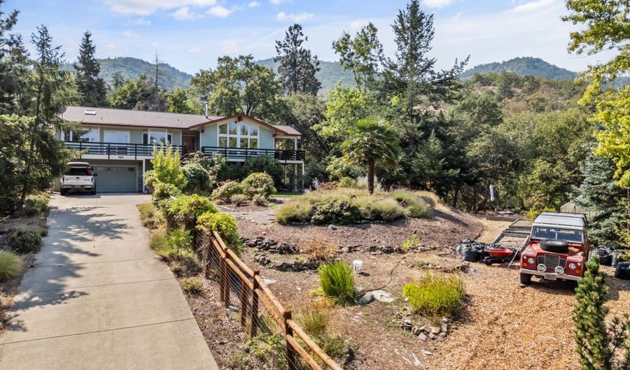 585 Nyla Ln, Ashland, OR 97520 - 3 Beds, 3 Bath