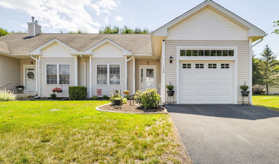 136 Pond View Cir 136, Beacon Falls, CT 06403 - 2 Beds, 2 Bath