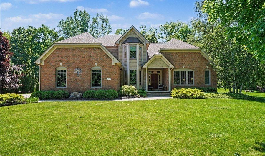 1250 Woodsview Dr, Akron, OH 44313 - 4 Beds, 4 Bath