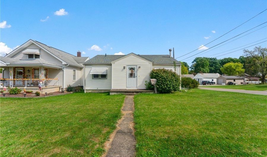 81 S Edgehill Ave, Austintown, OH 44515 - 2 Beds, 2 Bath