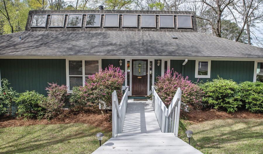 93 Wildwood Rd, Alexander City, AL 35010 - 5 Beds, 4 Bath