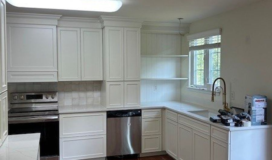 305 Broadstone Dr, Adams Twp., PA 16046 - 3 Beds, 3 Bath