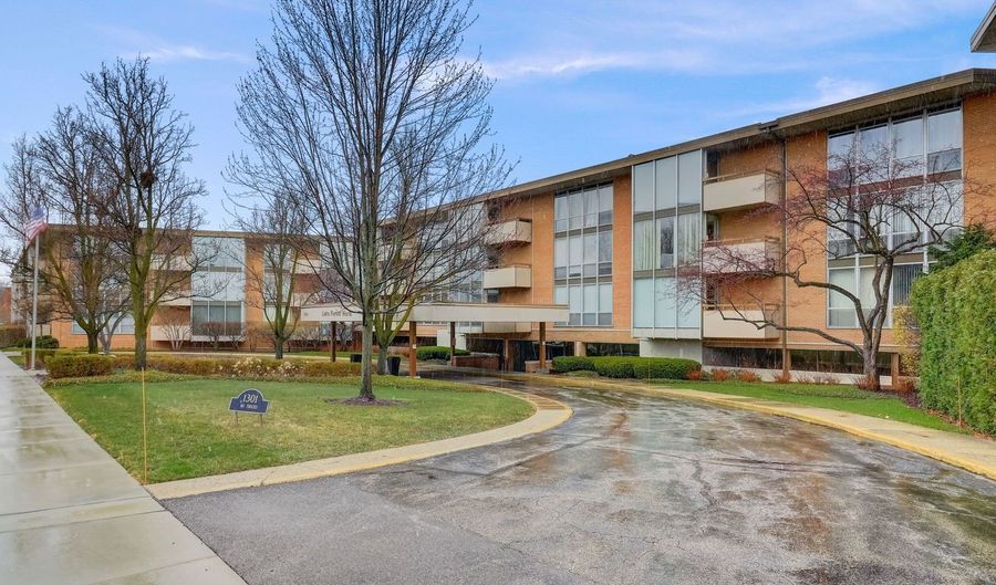 1301 N Western Ave 206, Lake Forest, IL 60045 - 1 Beds, 2 Bath