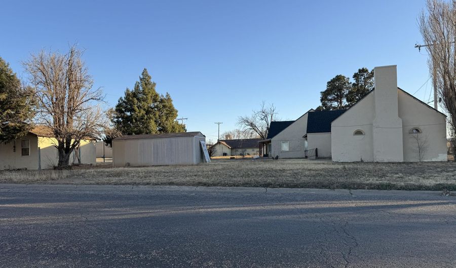 809 Avenue E, Abernathy, TX 79311 - 3 Beds, 2 Bath