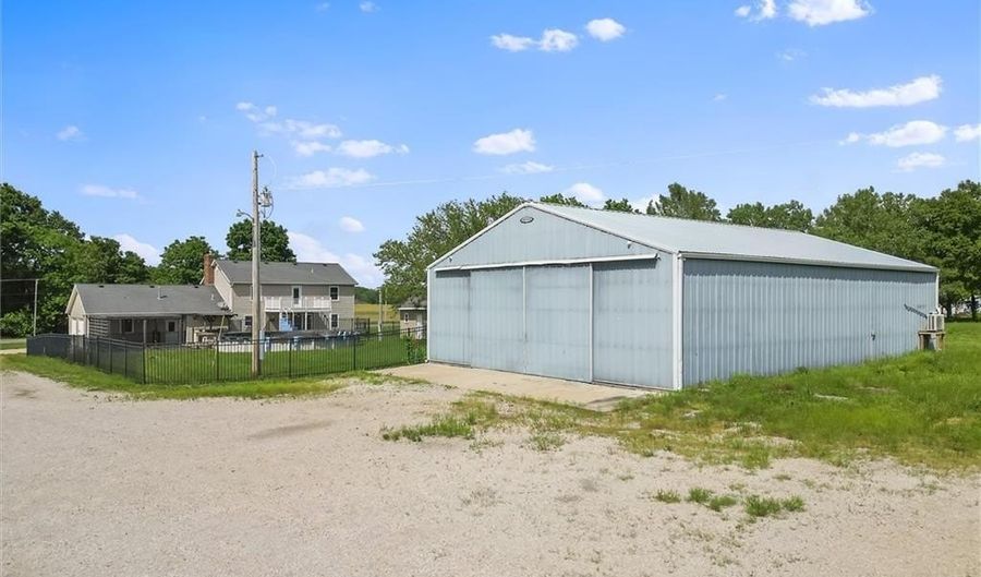 19707 E STATE ROUTE A, Archie, MO 64725 - 6 Beds, 3 Bath