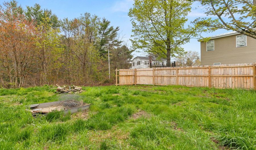 276 Gamage Ave, Auburn, ME 04210 - 3 Beds, 1 Bath