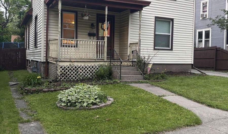 823 E Hunt, Adrian, MI 49221 - 4 Beds, 2 Bath