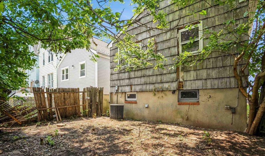168 HUMPHREY Ave, Bayonne, NJ 07002 - 3 Beds, 2 Bath