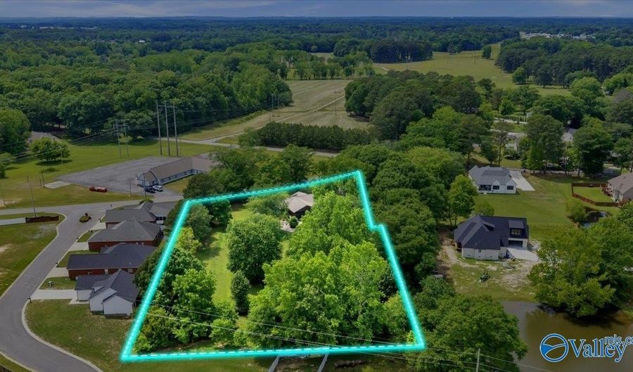 1453 S Broad St, Albertville, AL 35950 - 4 Beds, 3 Bath