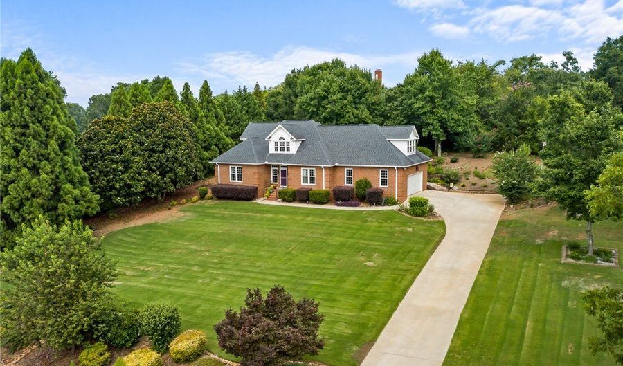 1009 Mcbane Ct, Anderson, SC 29621 - 3 Beds, 3 Bath
