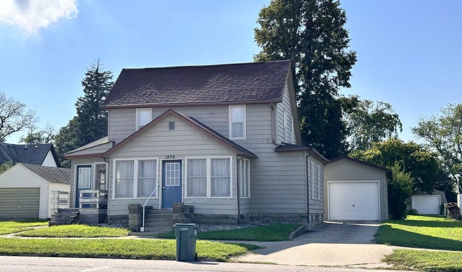 1206 3rd Ave, Alton, IA 51003 - 3 Beds, 2 Bath