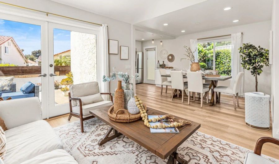 808 Caminito Azul, Carlsbad, CA 92011 - 2 Beds, 2 Bath