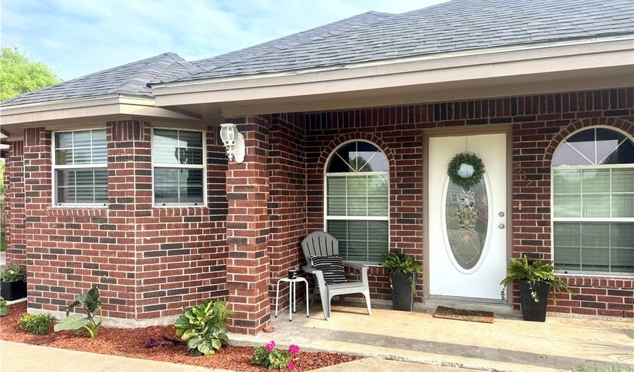 332 County Road 471, Alice, TX 78332 - 3 Beds, 2 Bath