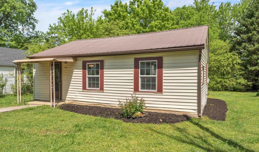 1526 W View St, Athens, TN 37303 - 3 Beds, 3 Bath