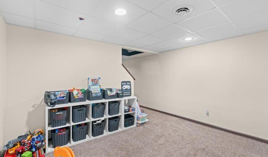 1647 Saint Francis Ln, Altoona, PA 16602 - 3 Beds, 2 Bath