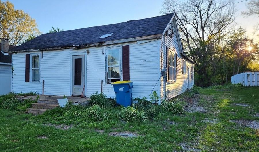 3212 Alby St, Alton, IL 62002 - 2 Beds, 1 Bath