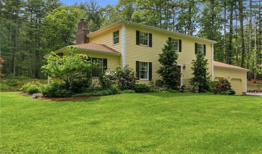 40 White Pine Dr, Glocester, RI 02814 - 4 Beds, 3 Bath