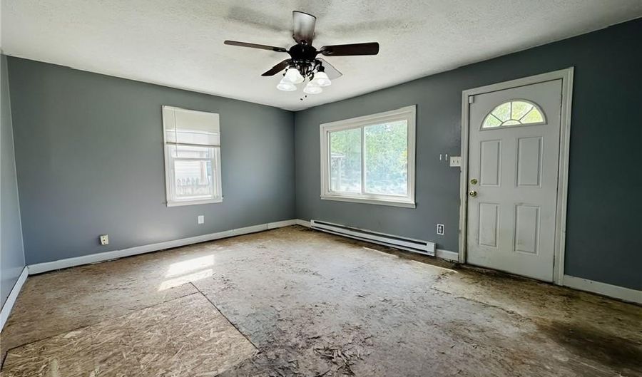 143 S 7th St, Austin, IN 47102 - 2 Beds, 1 Bath