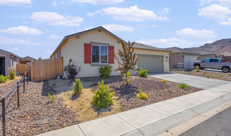 735 Roberts Creek Dr, Dayton, NV 89403 - 4 Beds, 5 Bath